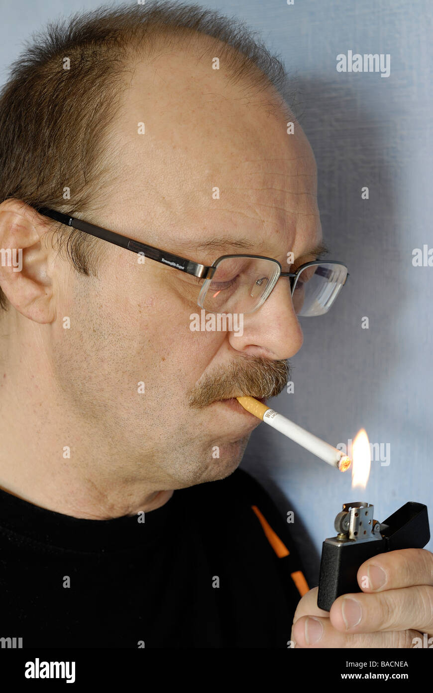 Man gets a light a cigarette Stock Photo Alamy