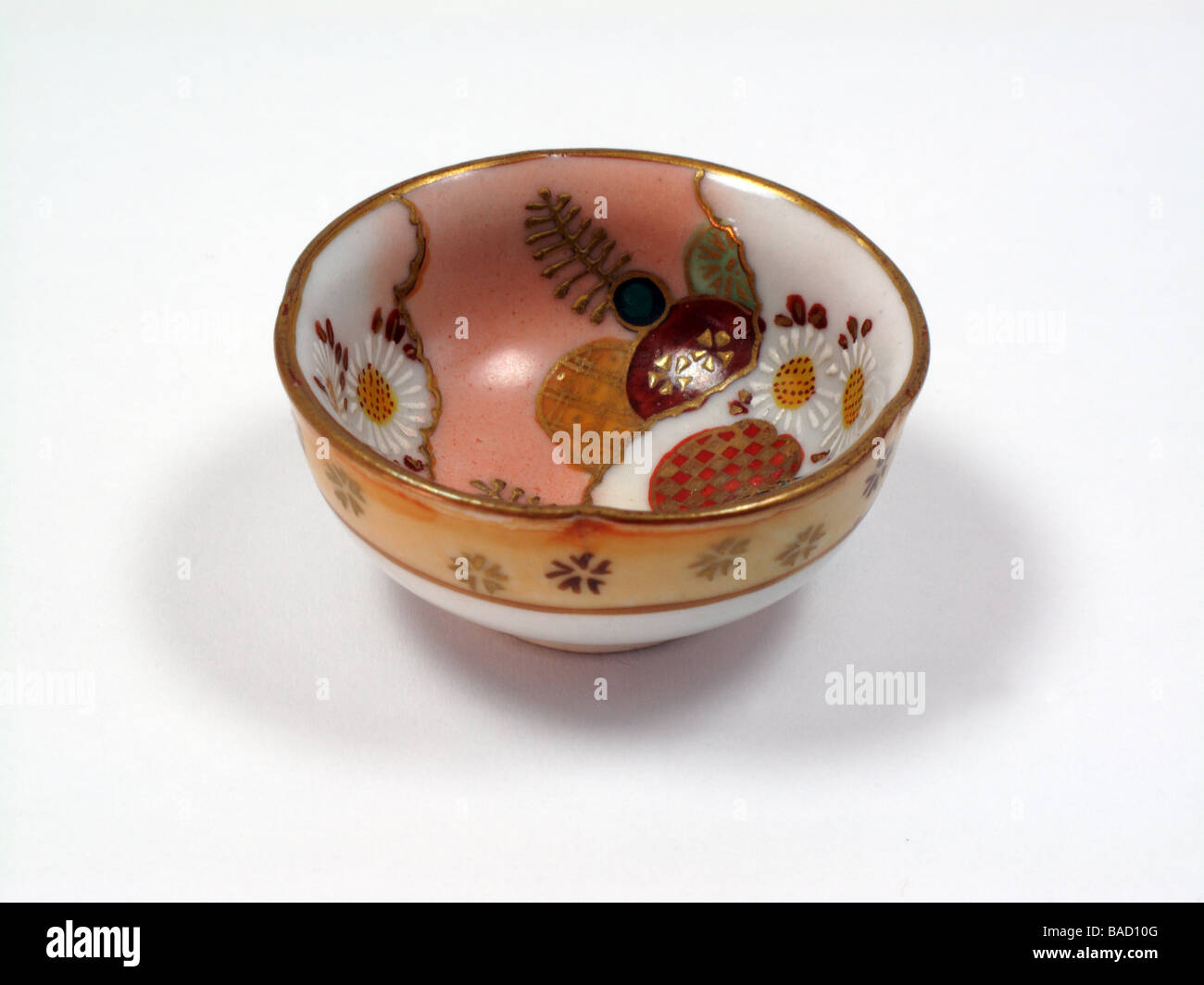 Antique Japanese porcelain pottery sake cup circa 1900 Stock Photo - Alamy