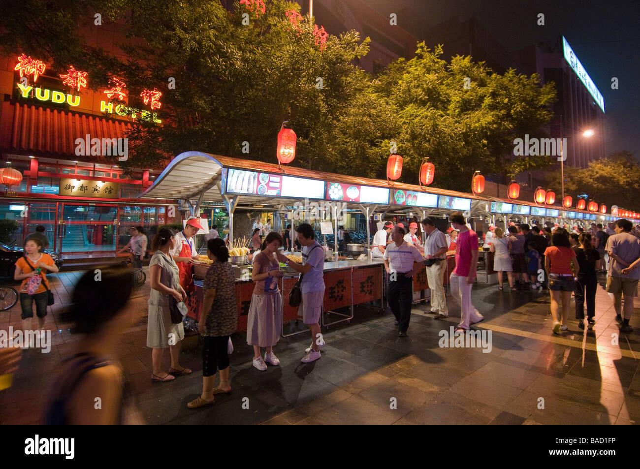 Donghuamen yeshi night market hires stock photography and images Alamy