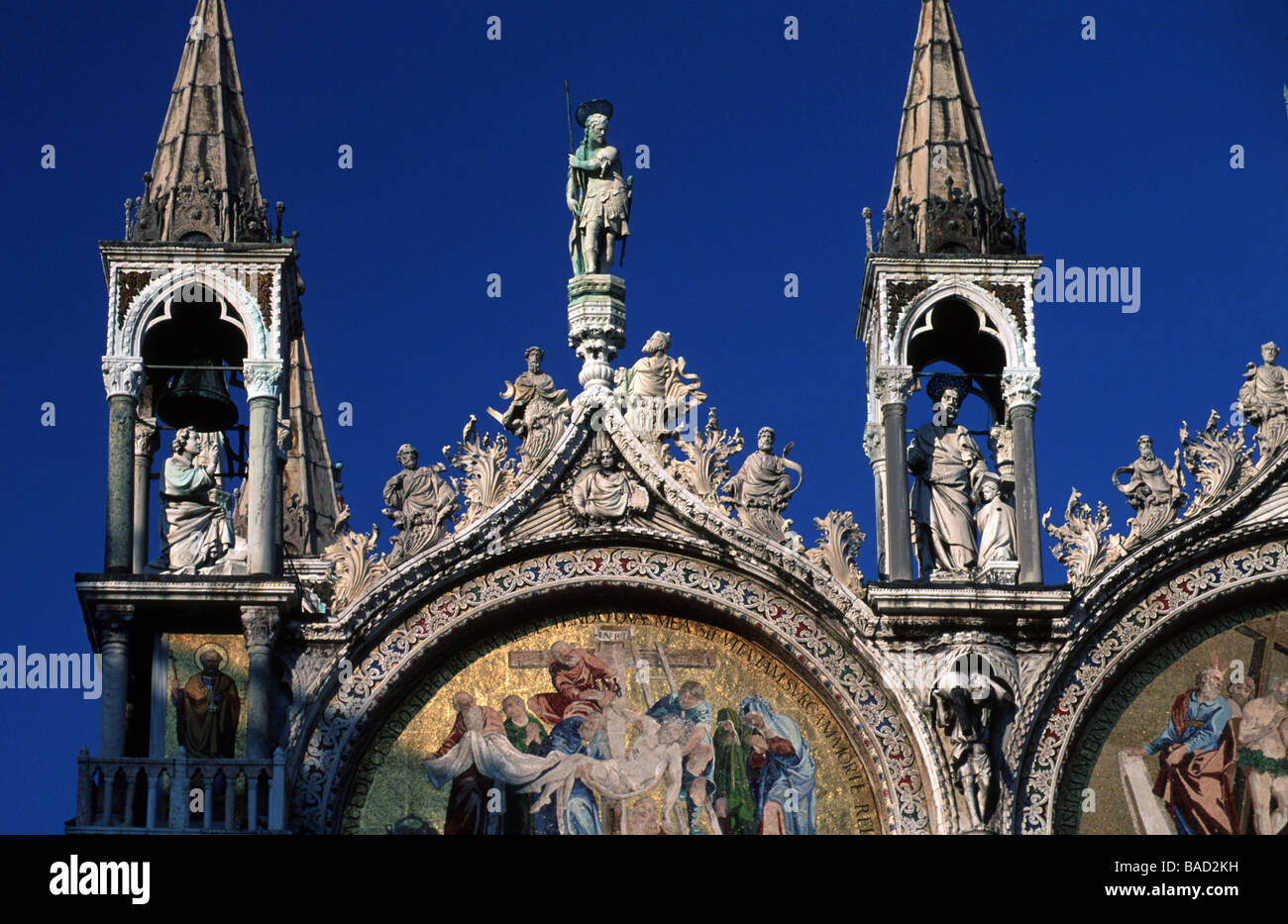 Italien Venedig Stadtteil San Marco Piazza San Marco Markuskirche Basilica di San Marco Türme und Giebelspitzen Stock Photo