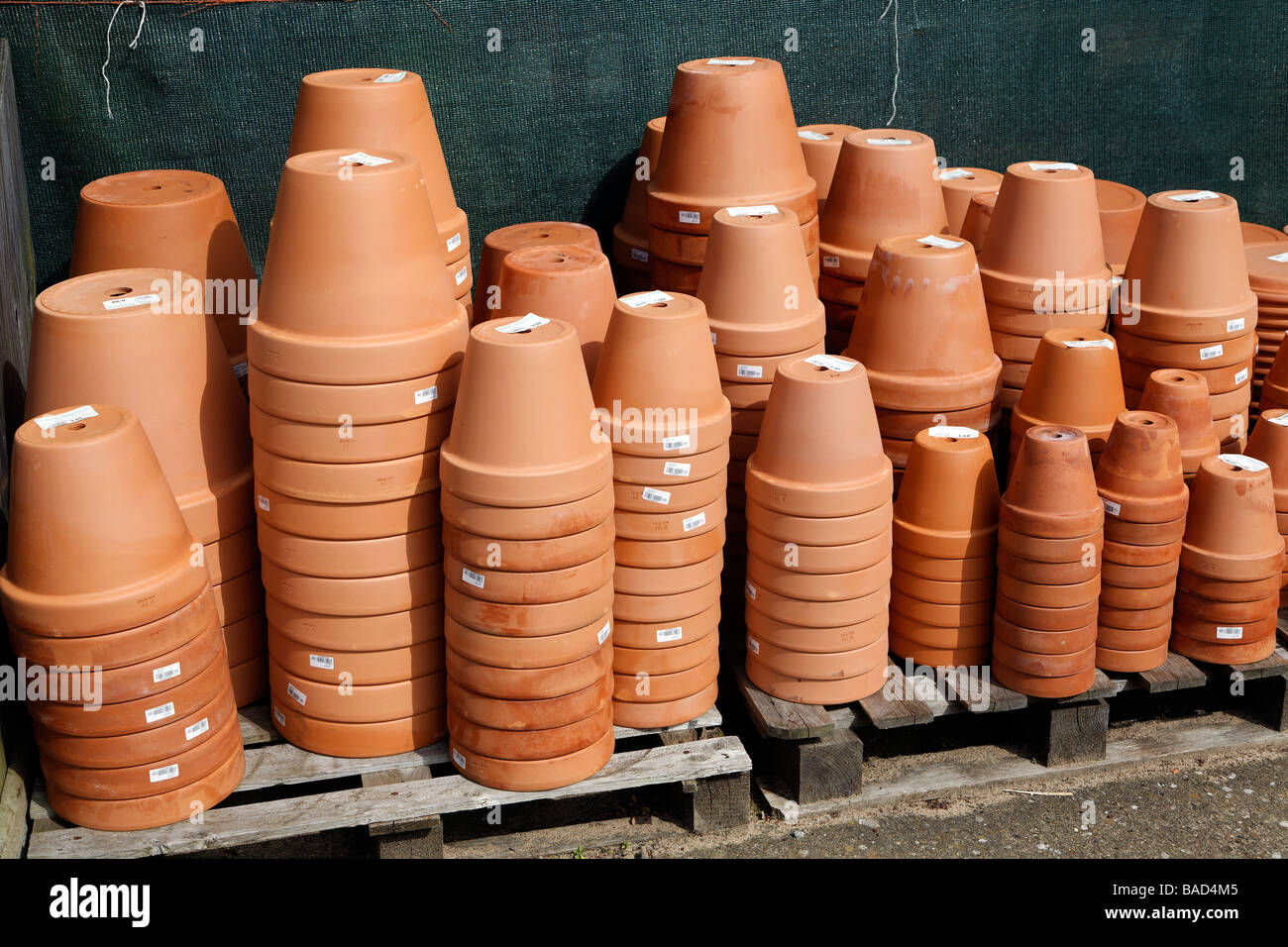 Clay flower pots stacked in garden centre Stock Photo Alamy