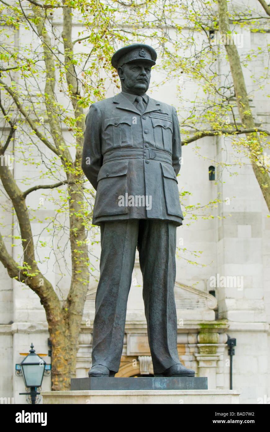 London, England. UK. Statue: Sir Arthur 'Bomber' Harris in front of Church of St Clement Danes, The Strand Stock Photo
