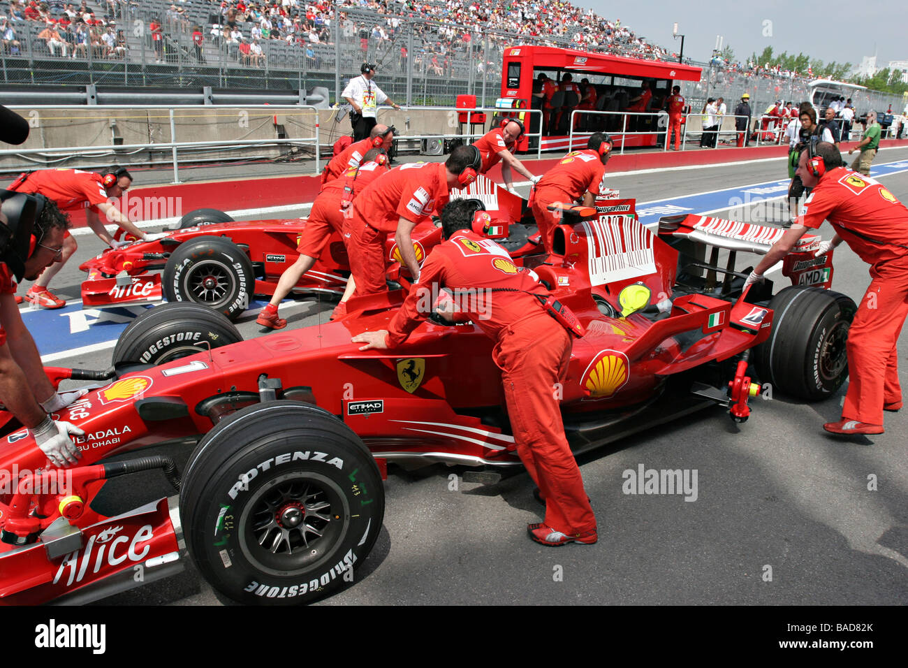 Ferrari mechanics during 2008 Canada Grand Prix in Montreal Stock Photo