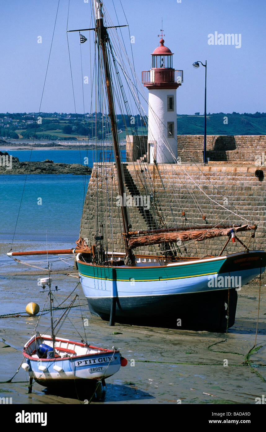 France, Cotes d'Armor, Erquy, rigging and old lighthouse on port Stock ...