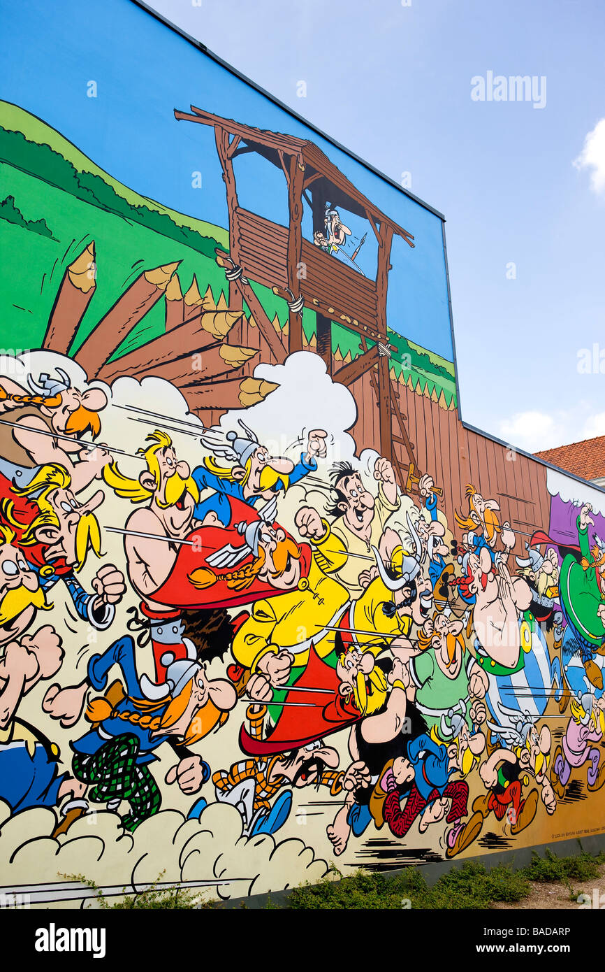 Belgium, Brussels, the historic centre, rue de la Laundry, wall painted representative Asterix and Obelix Stock Photo
