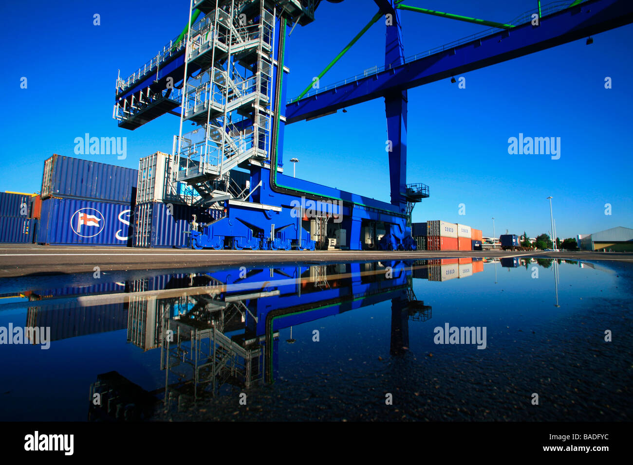 Conteneur hi-res stock photography and images - Alamy