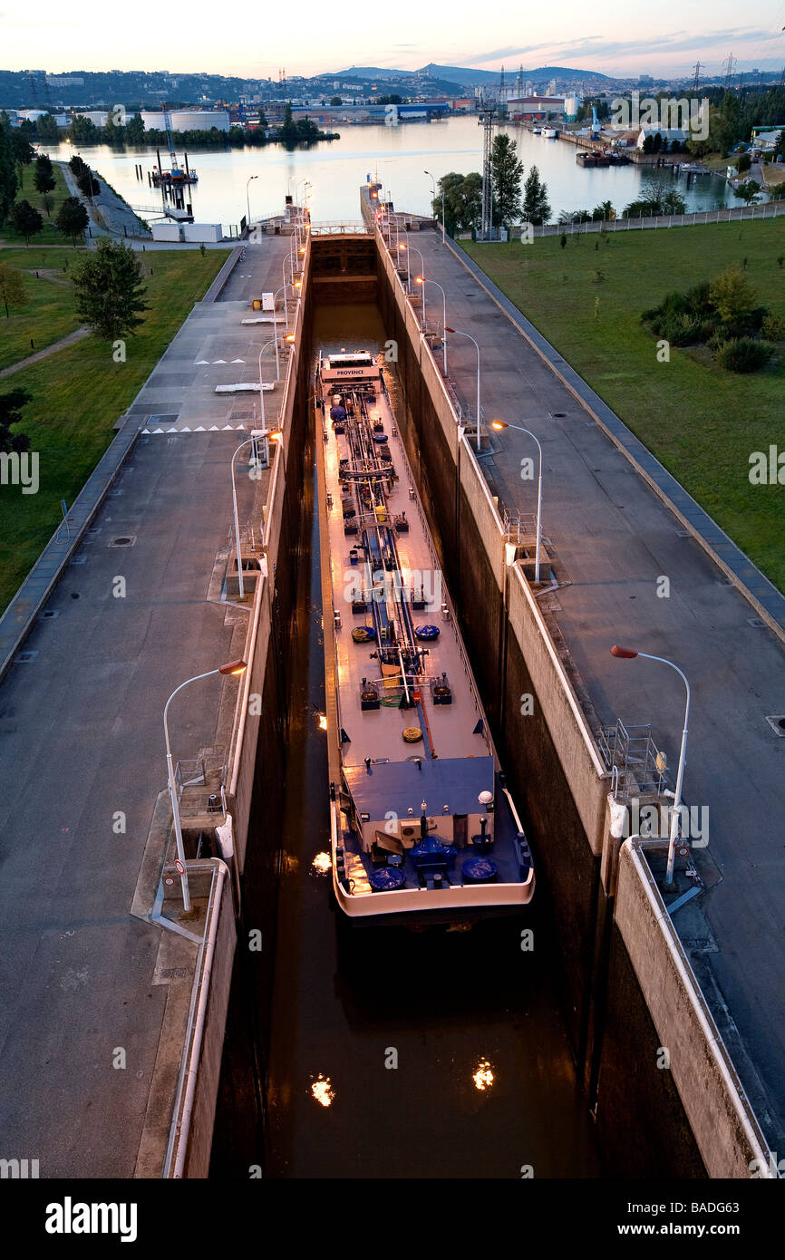 River lock lyon hires stock photography and images Alamy