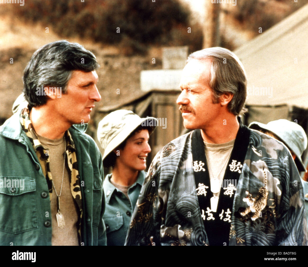 Films Et Séries Tv Avec Alan Alda M.A.S.H US TV series with Alan Alda at left Stock Photo: 23661360 - Alamy