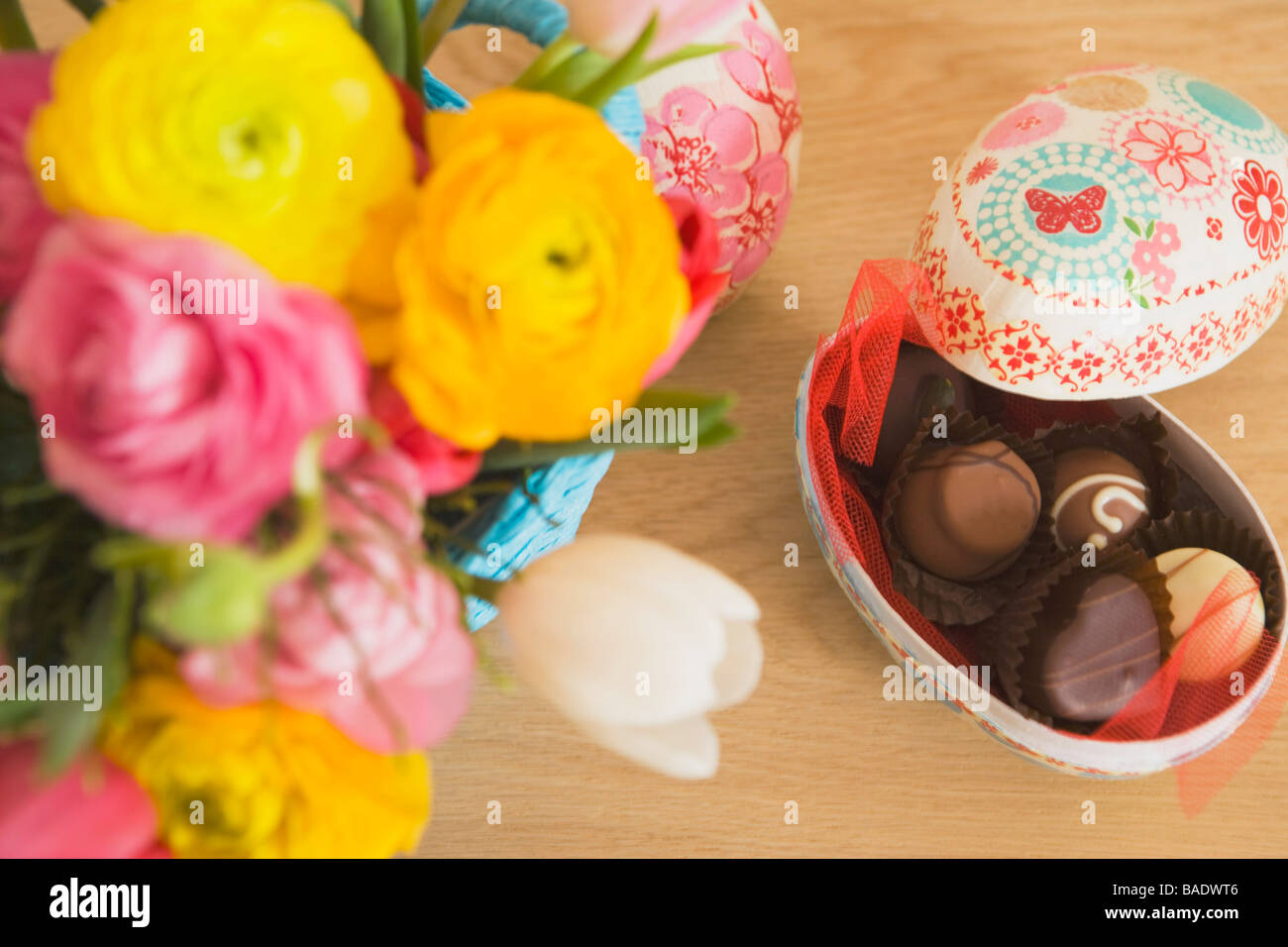 Decorating drinks with flowers hires stock photography and images Alamy