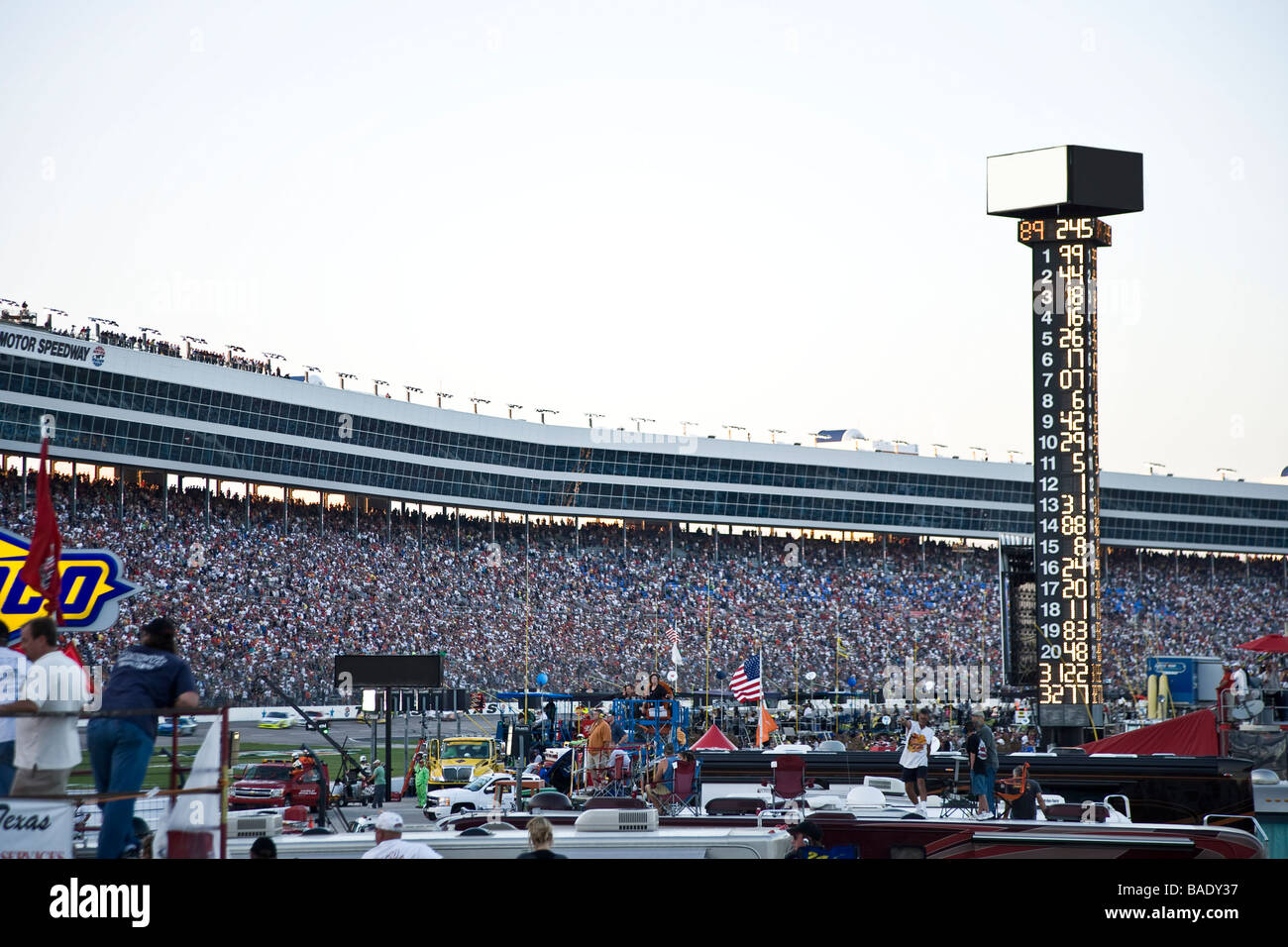 Chequered flag race track hires stock photography and images Alamy