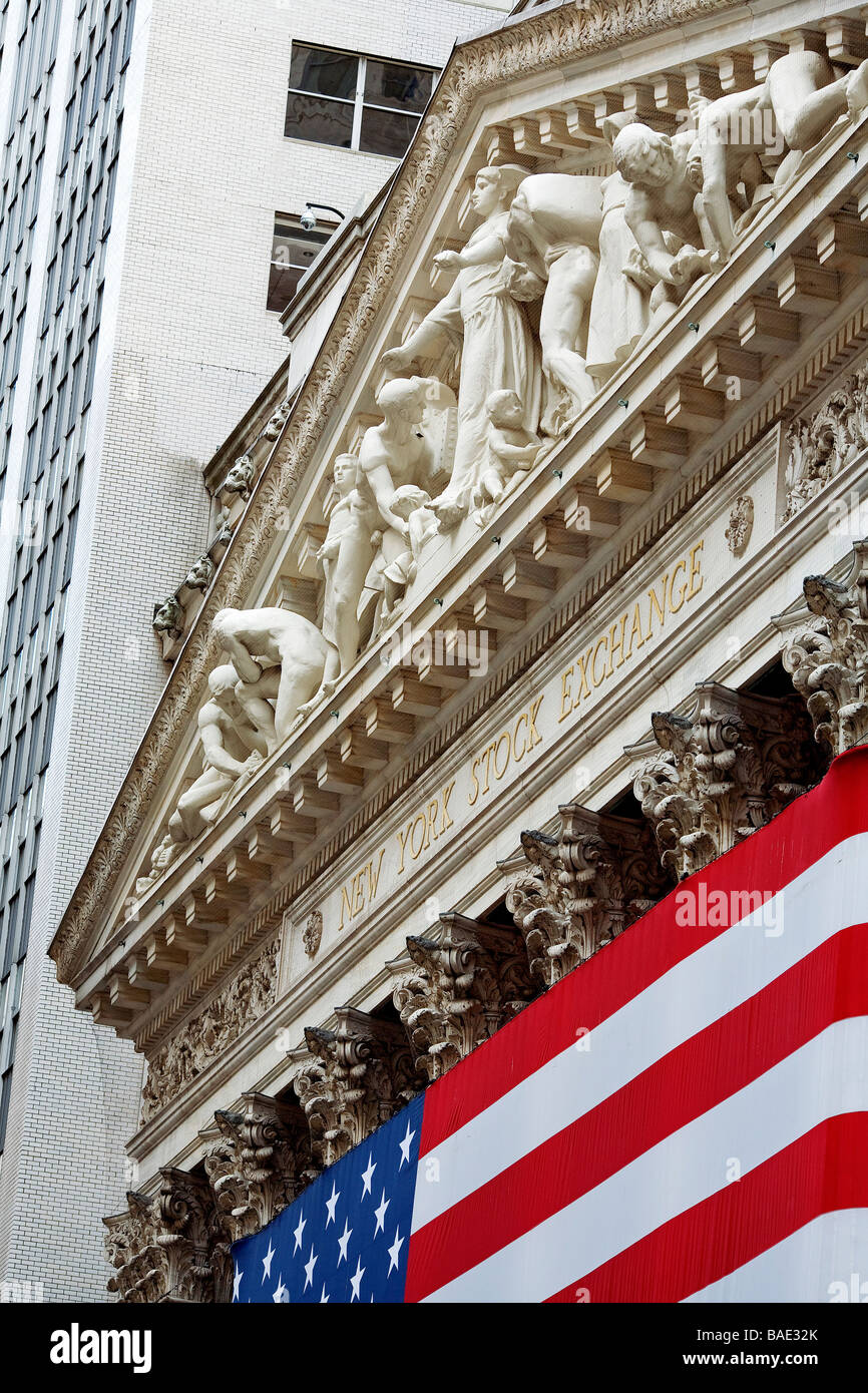 United States, New York, Wall Street, Americain Flag on the NYSE (New York Stock Exchange) Facade Stock Photo