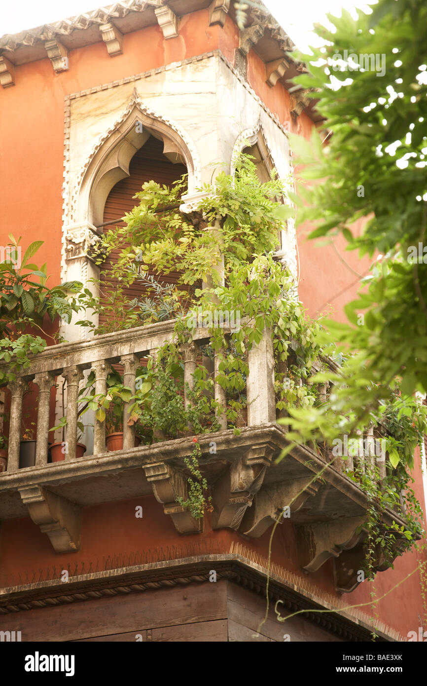 Ornate balcony rails hi-res stock photography and images - Alamy