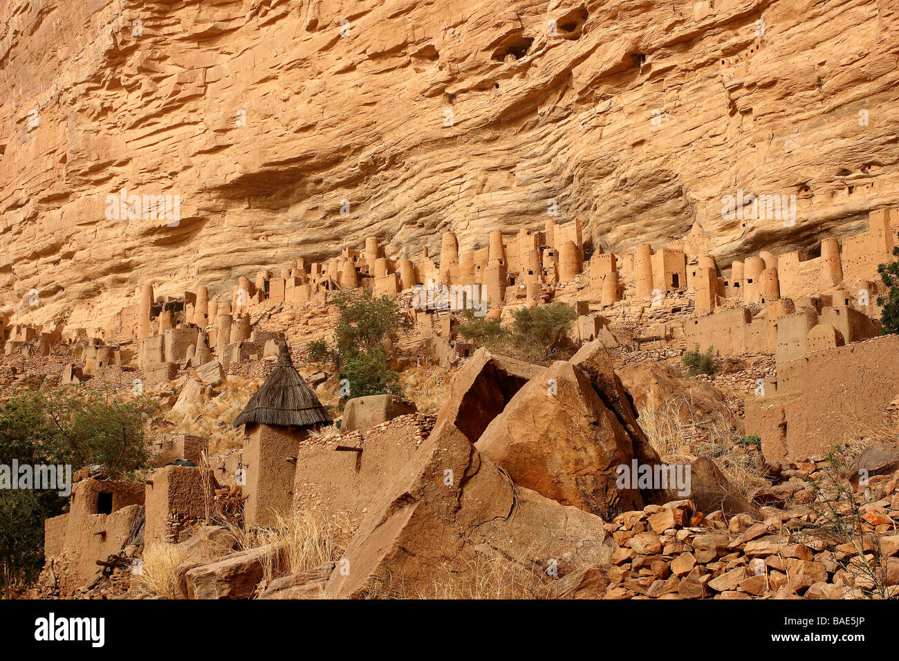 Mali, Dogon Country, village and Tellem houses Stock Photo Alamy
