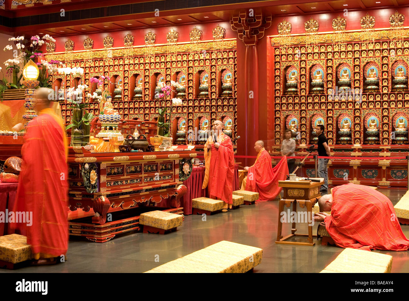 Singapore, Chinatown, Buddha tooth relic temple, monks praying Stock Photo