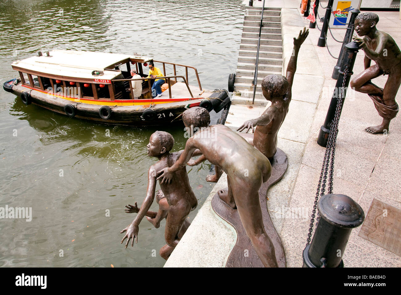 Singapore, Boat Quay near the Cavenagh Bridge, sculpture Chong Fah Cheong entitled The First Generation Stock Photo