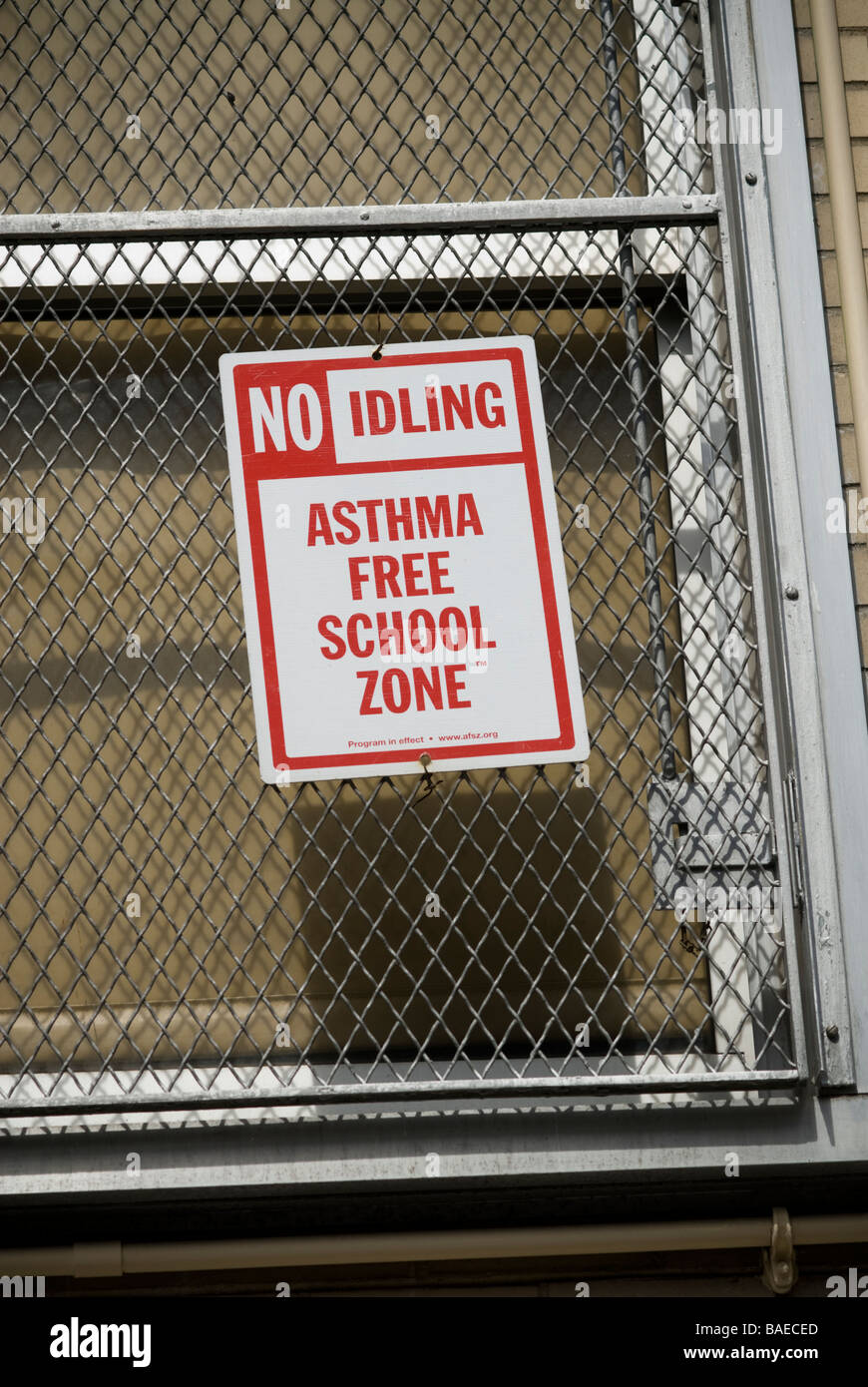Sign outside of a school in Harlem in New York prohibits drivers from idling their engines Stock Photo