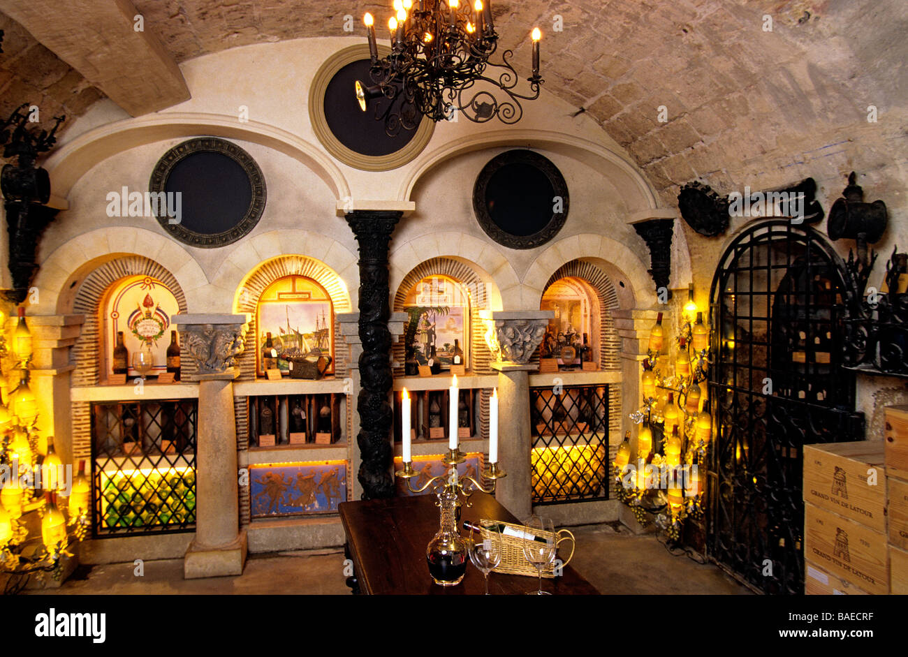 France, Paris, La Tour d'Argent restaurant, the cellar (Wine museum) Stock Photo