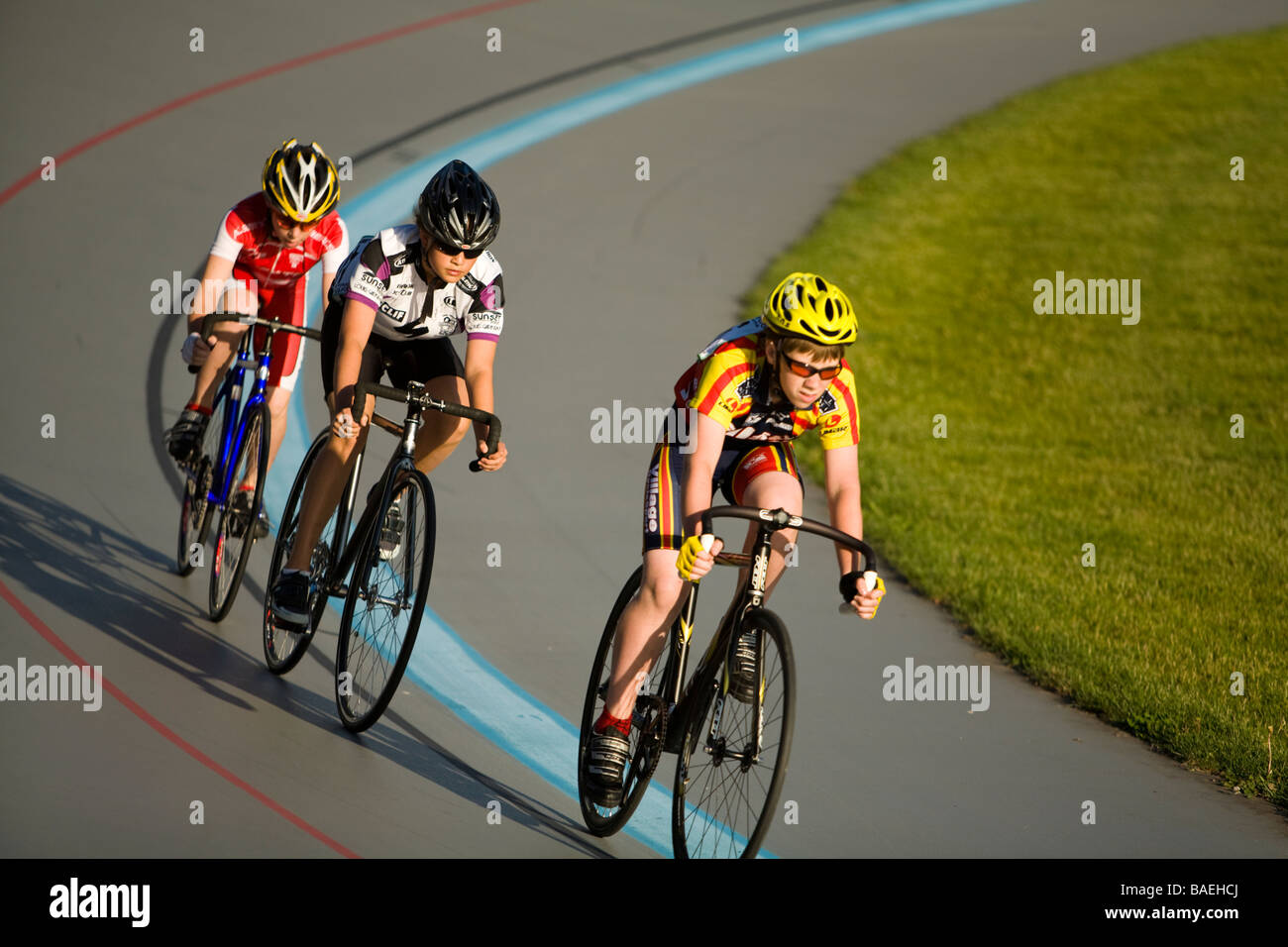 ILLINOIS Northbrook Three young male bicyclists in bicycle race at velodrome track Stock Photo