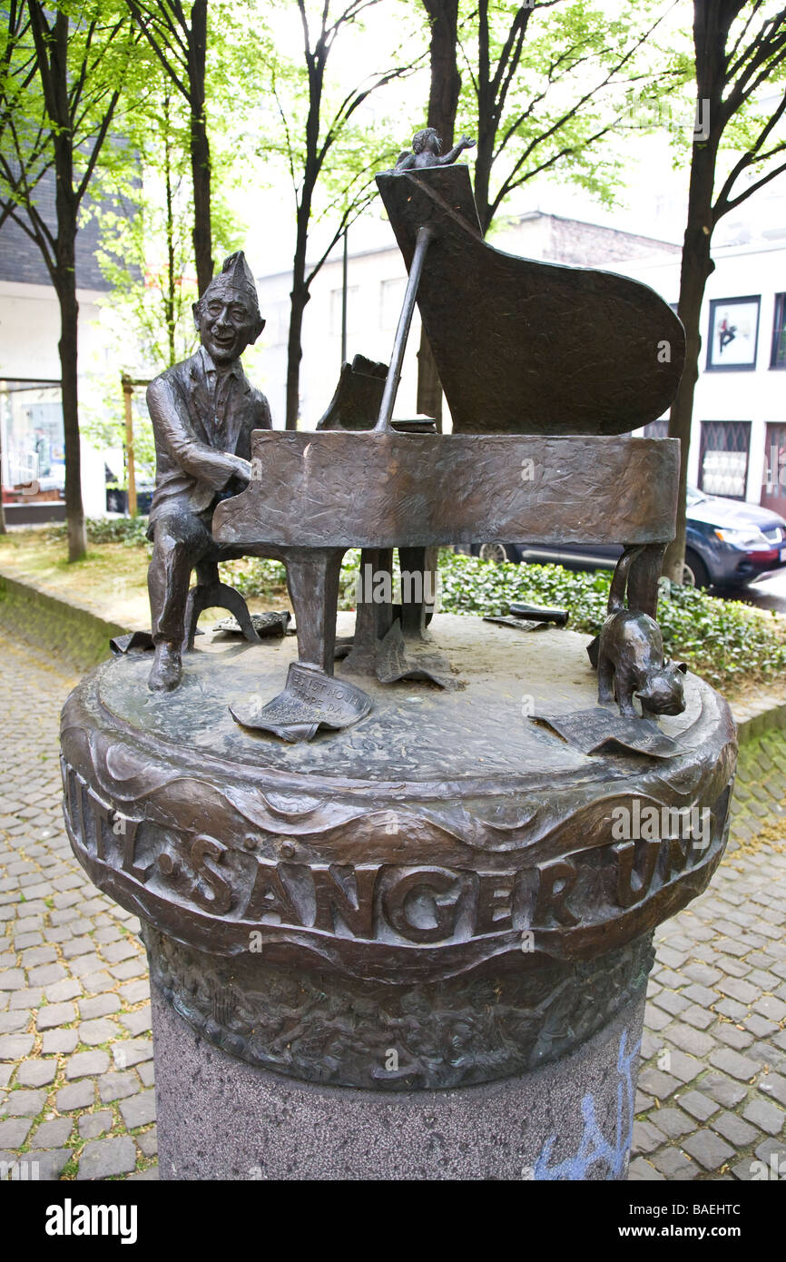 Piano Playing Ant Unique Metal and Stone Statue Grand Piano agrohort