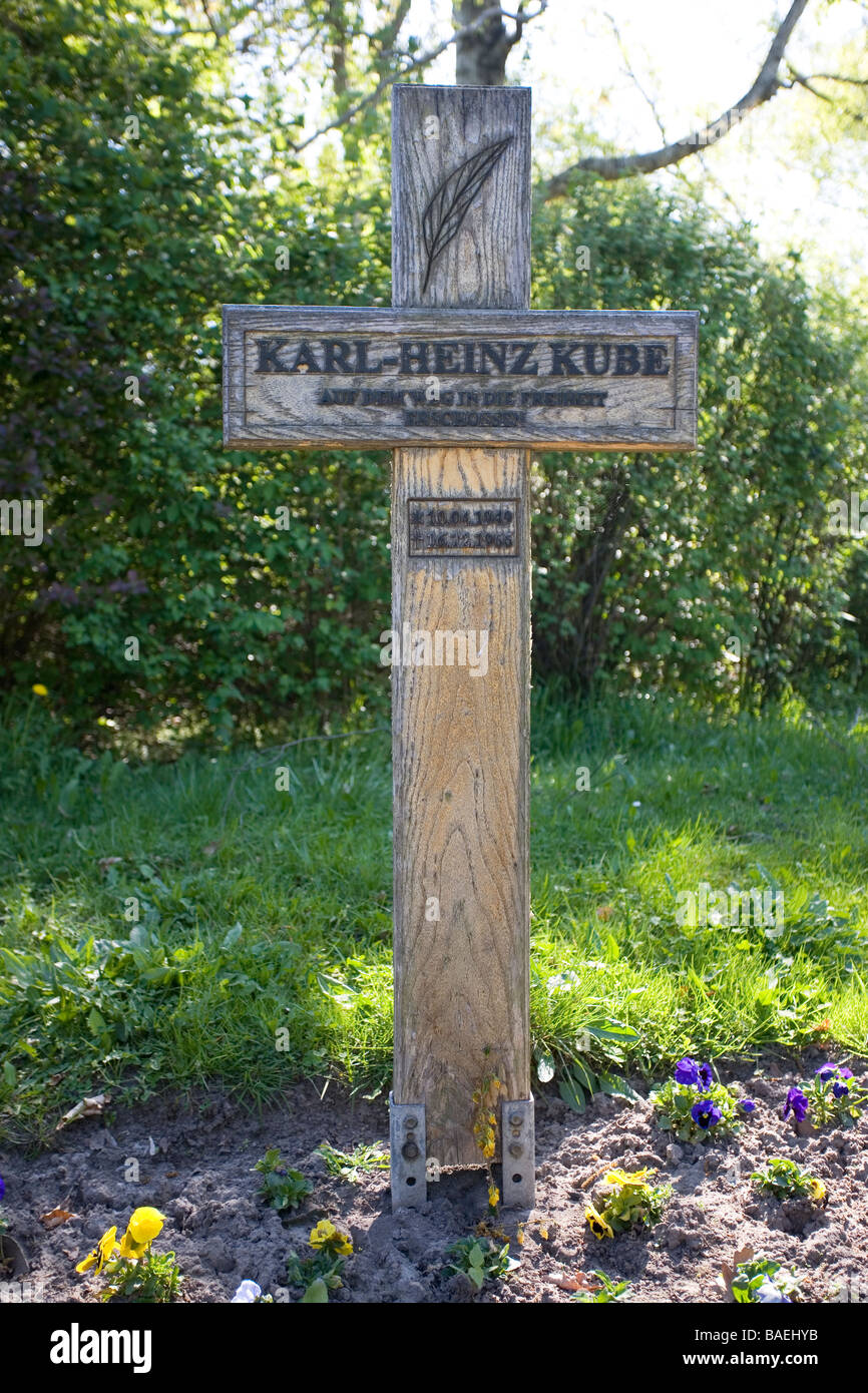 Wooden cross commemorating Karl Heinz Kube, Berlin Wall Victim, Germany Stock Photo