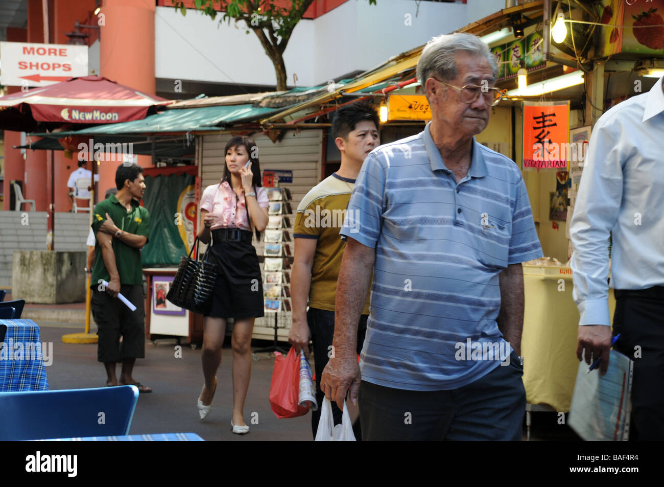 Singapore, people walk through a market in Chinatown Stock Photo