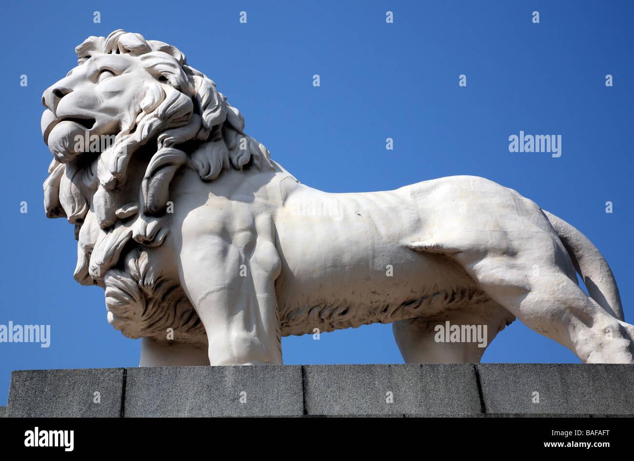 Statue of stone an stone plinth hi-res stock photography and images - Alamy