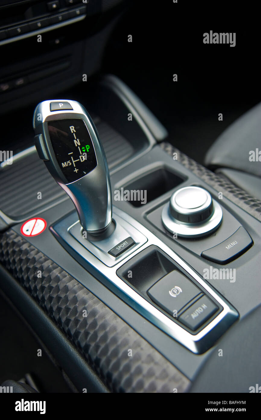 BMW X6 automatic gear shift select wheel park menu control Stock Photo -  Alamy