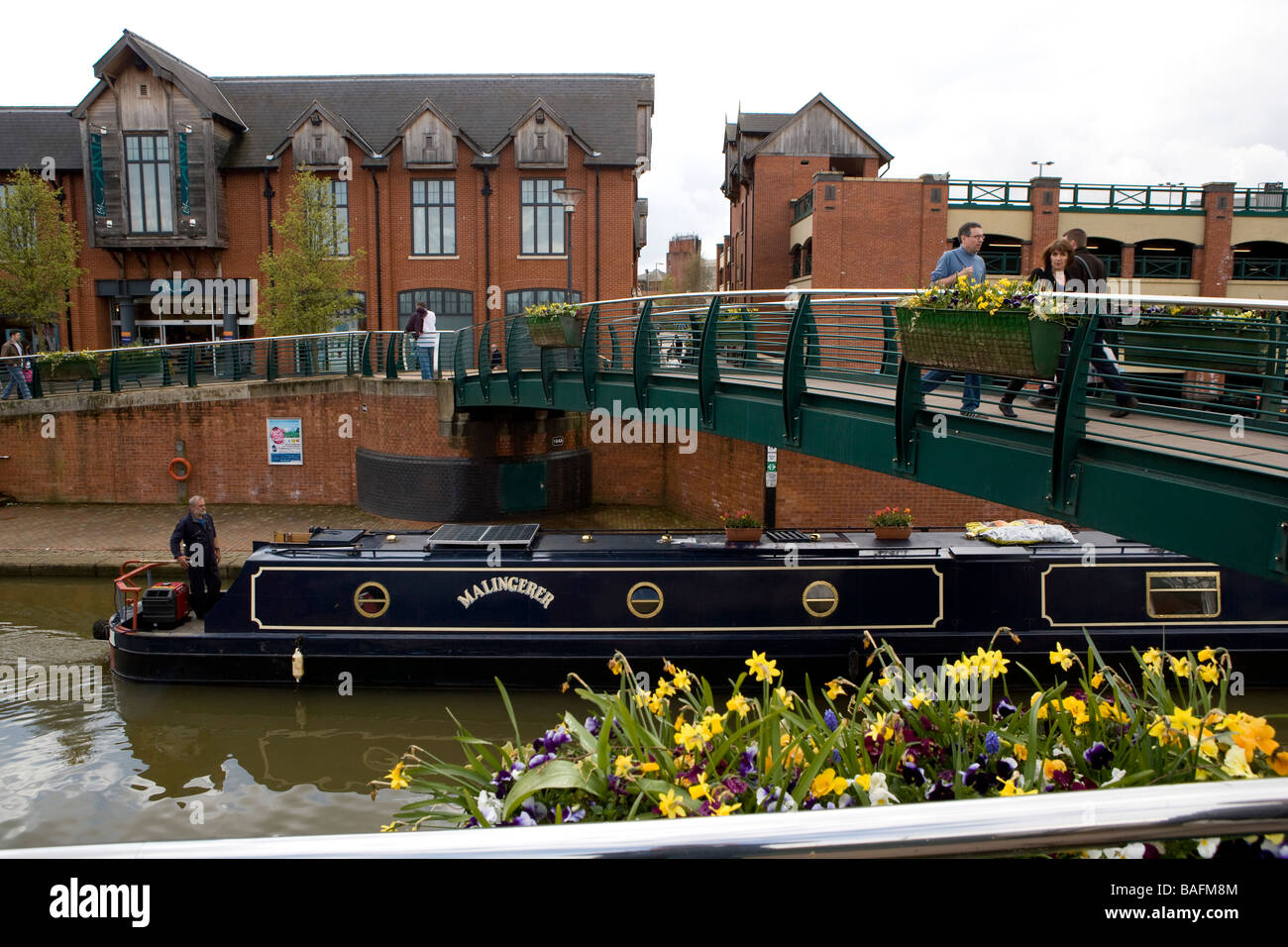 The Oxford canal passing through the town of Banbury Stock Photo