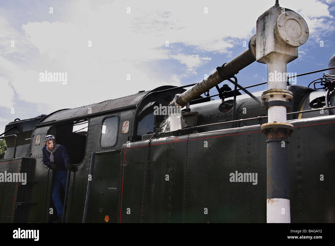 Steam train filling water hires stock photography and images Alamy
