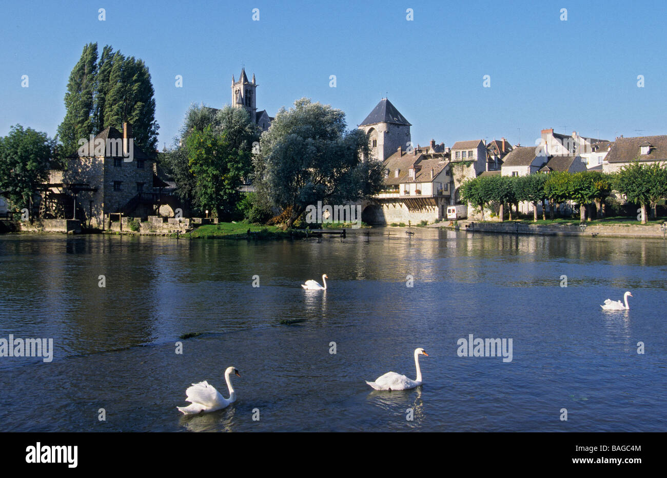 France, Seine et Marne, Moret sur Loing, Vallee du Loing, views of the village, bridge and mills on a river isle Stock Photo