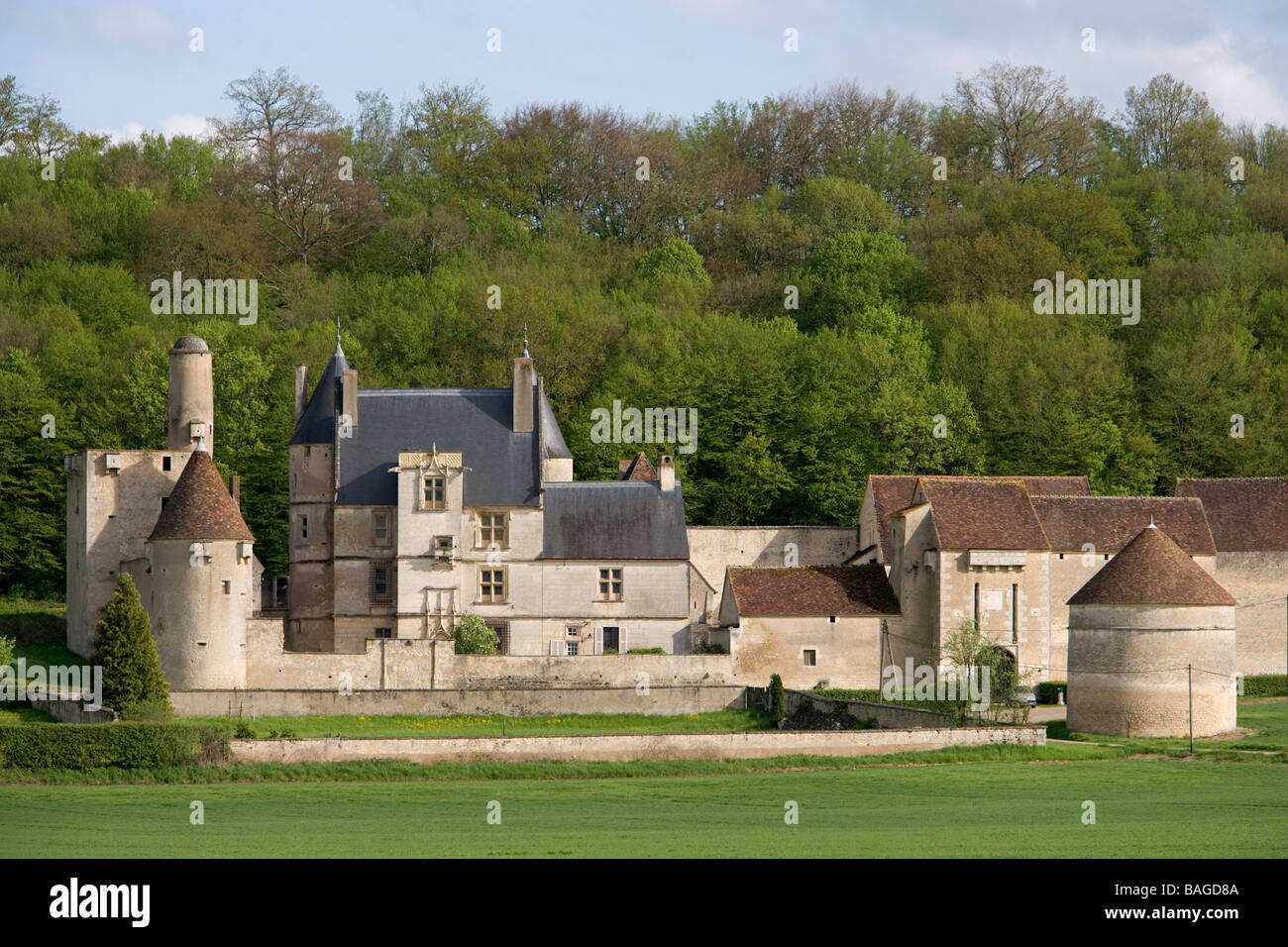 Chateau de faulin licheres hires stock photography and images Alamy