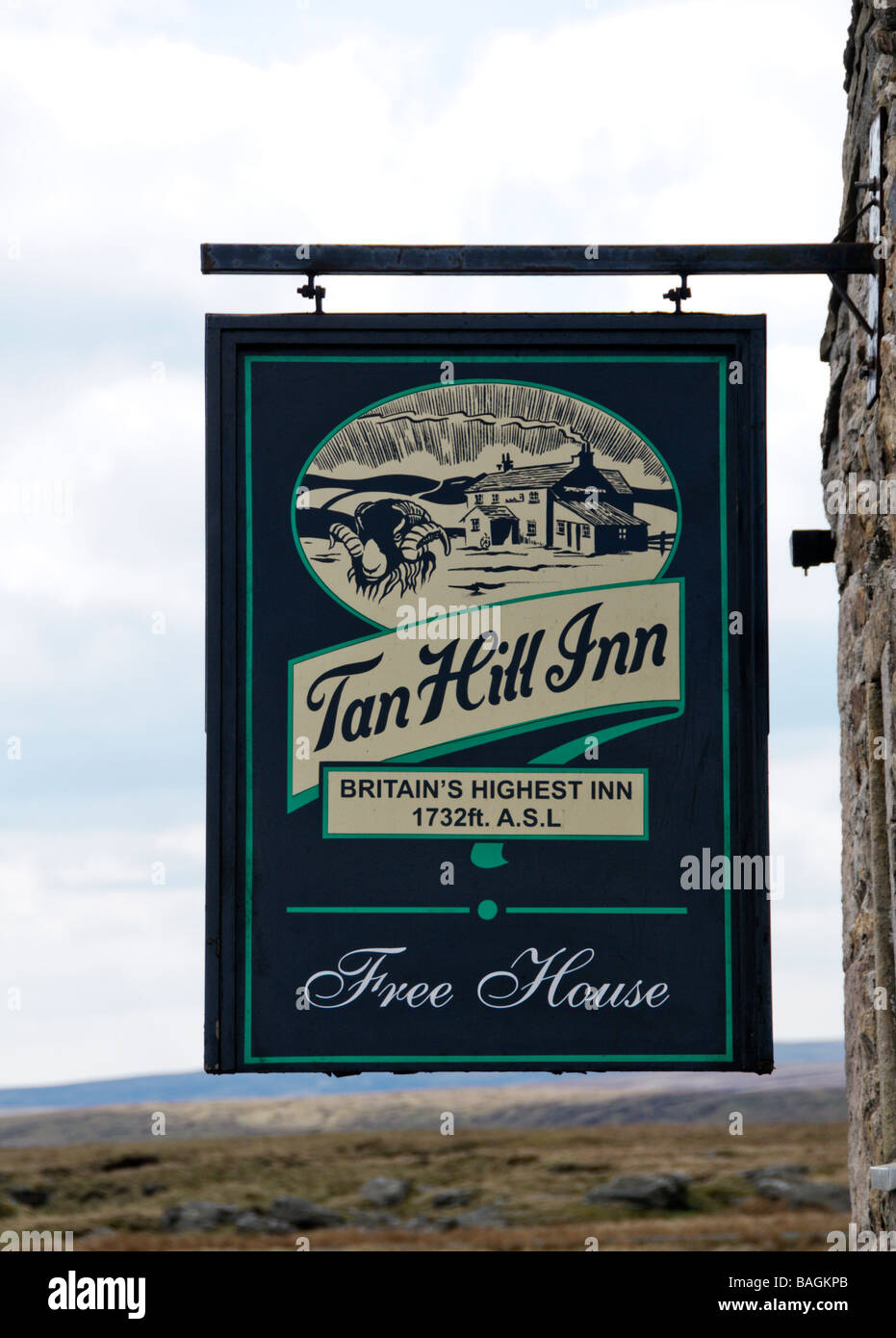 Tan hill inn hi-res stock photography and images - Alamy