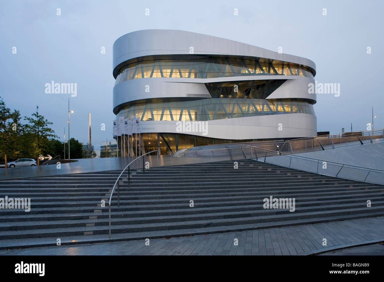 Mercedes Museum Stuttgart Germany Un Studio Ben Van Berkel And Caroline Bos Mercedes Museum Twilight Of The West Elevation Stock Photo Alamy