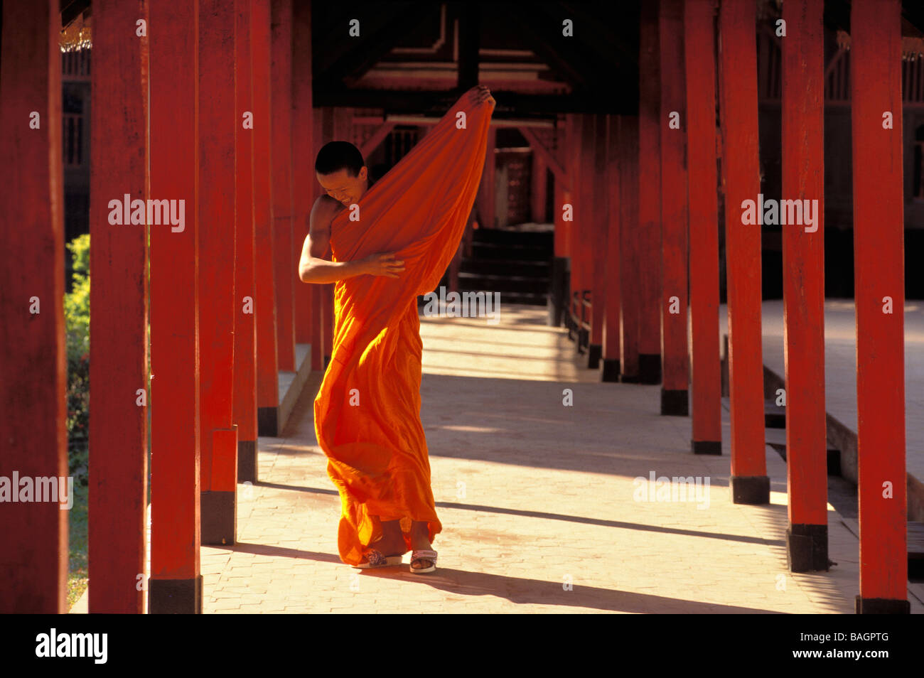 Mae hong son monk hi-res stock photography and images - Alamy