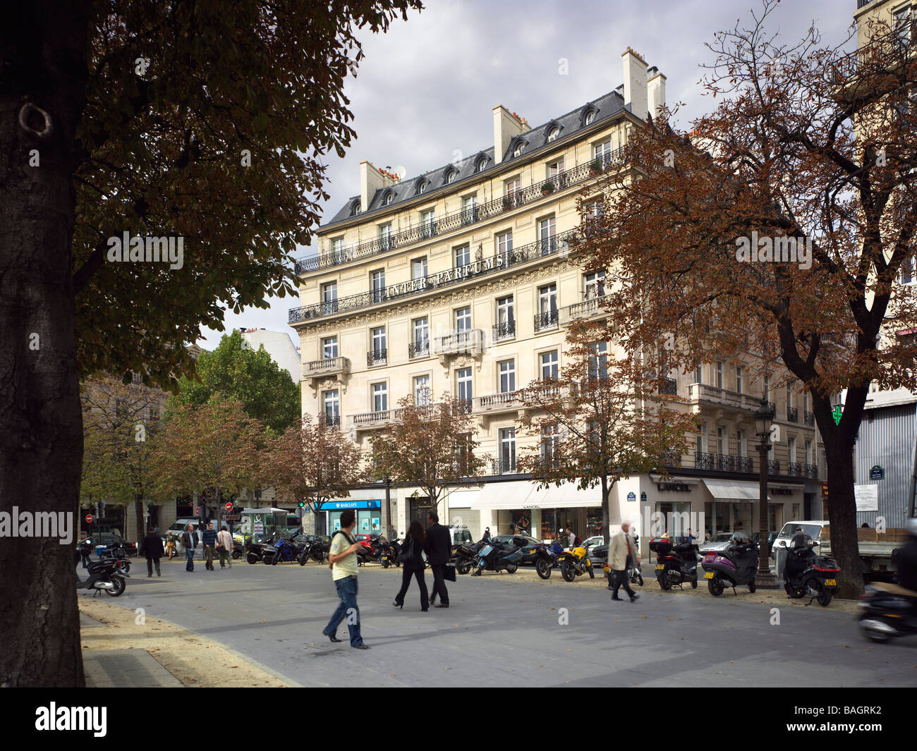 BURBERRY OFFICES, VIRGILE AND STONE ASSOCIATES LTD, PARIS, FRANCE Stock  Photo - Alamy