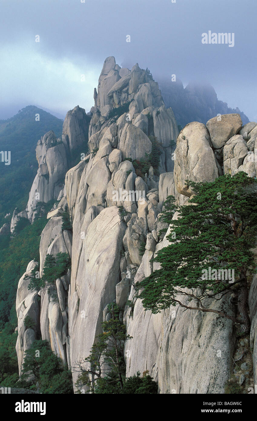 South Korea, Gangwon-do province, Soraksan National Park, rochers de Ulsan Stock Photo
