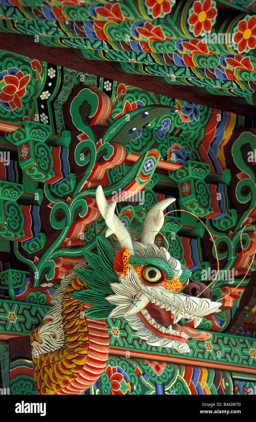 South Korea, Gangwon-do province, Soraksan National Park, Sinhung sa temple, detail of the roof with a dragon head Stock Photo