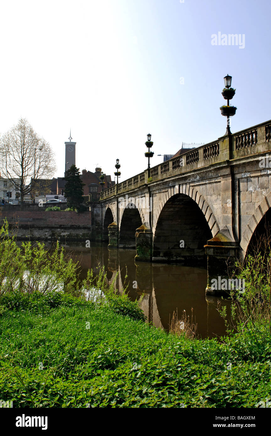 Welsh Bridge and River Severn, Shrewsbury, Shropshire, England, UK