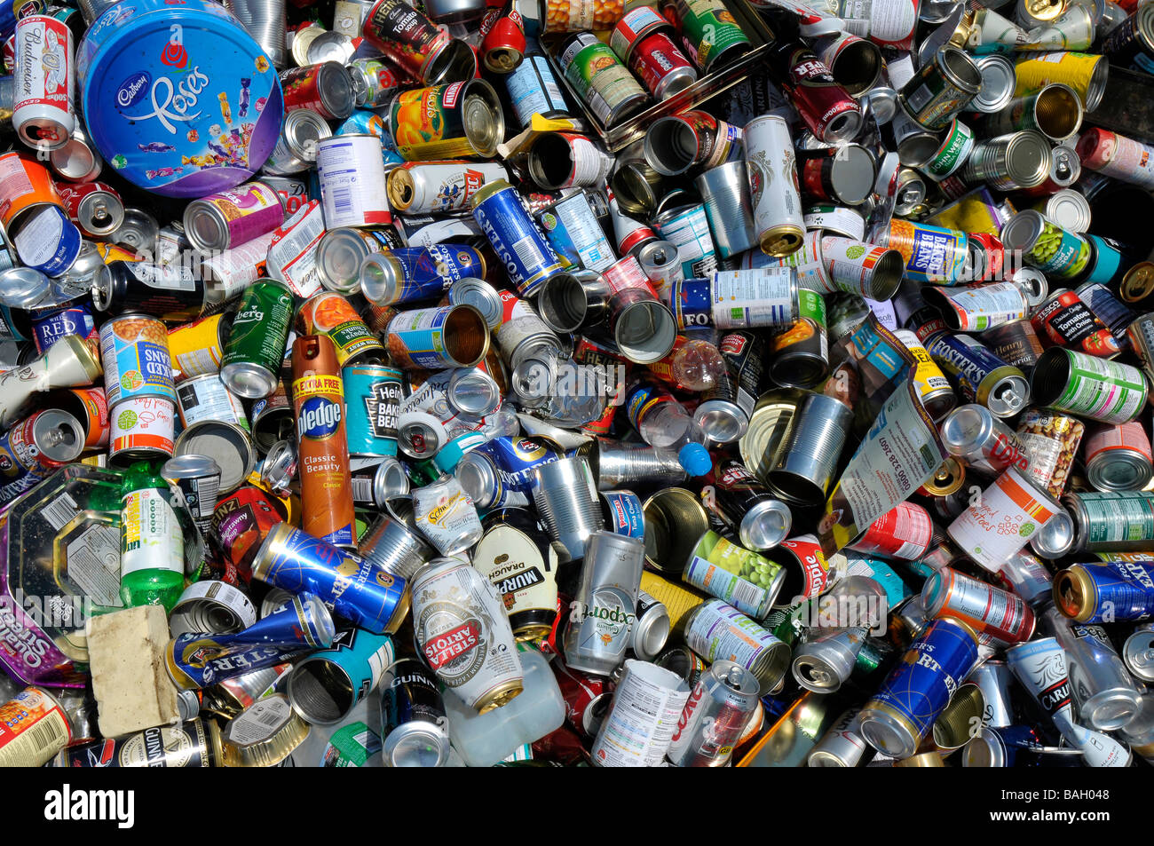 Recycling tin cans hi-res stock photography and images - Alamy