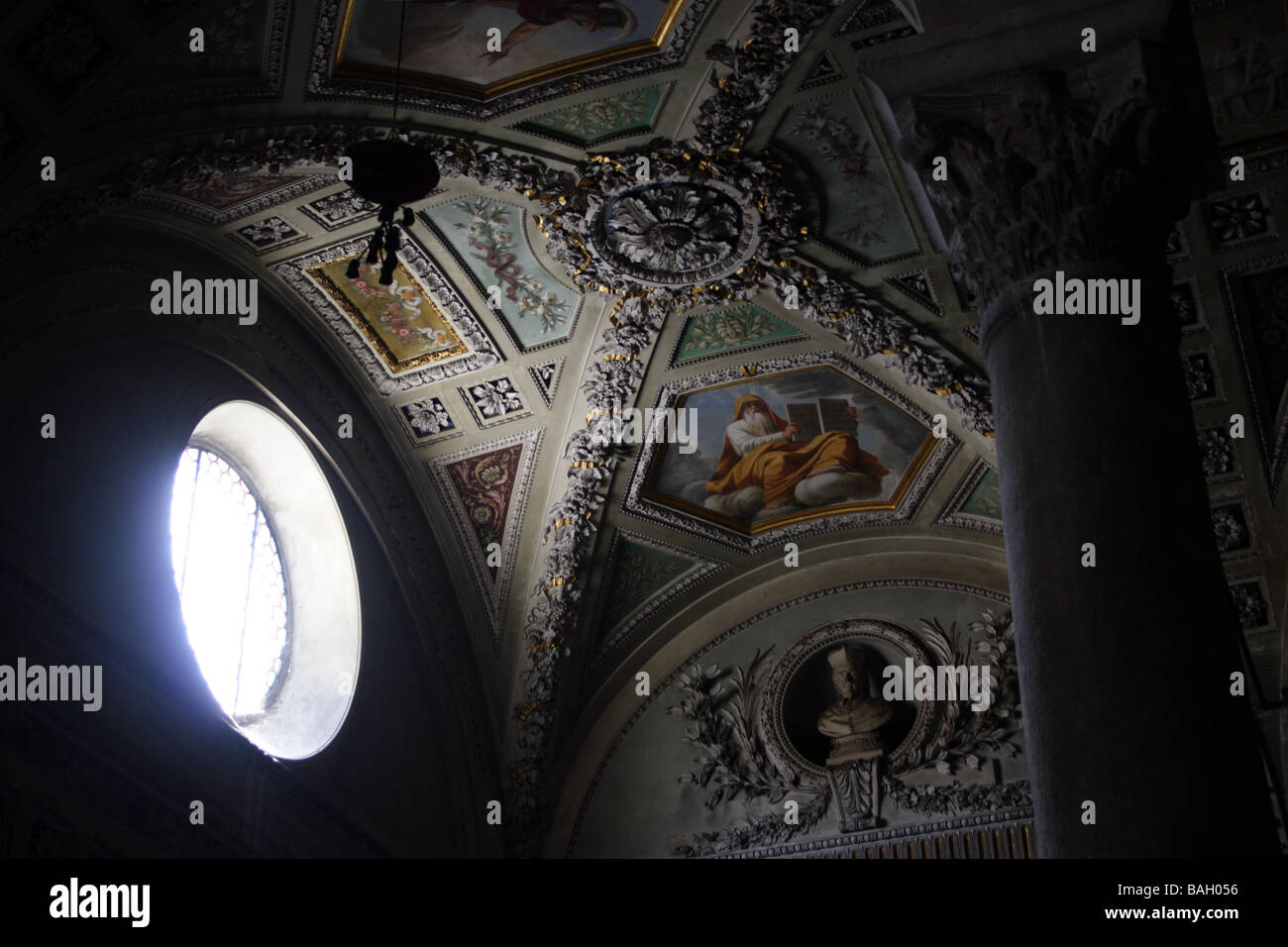Lucca: Basilica di San Frediano - Interior 1 Stock Photo