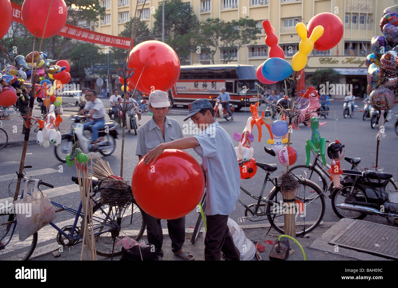 Vietnam, Saigon (Ho Chi Minh City), Nguyen Hue Avenue, blowing balloons for the Tet Festival