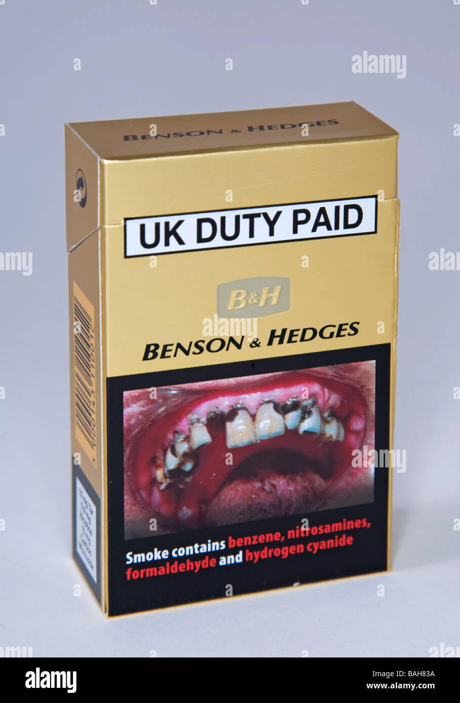 cigarette packet warning Stock Photo