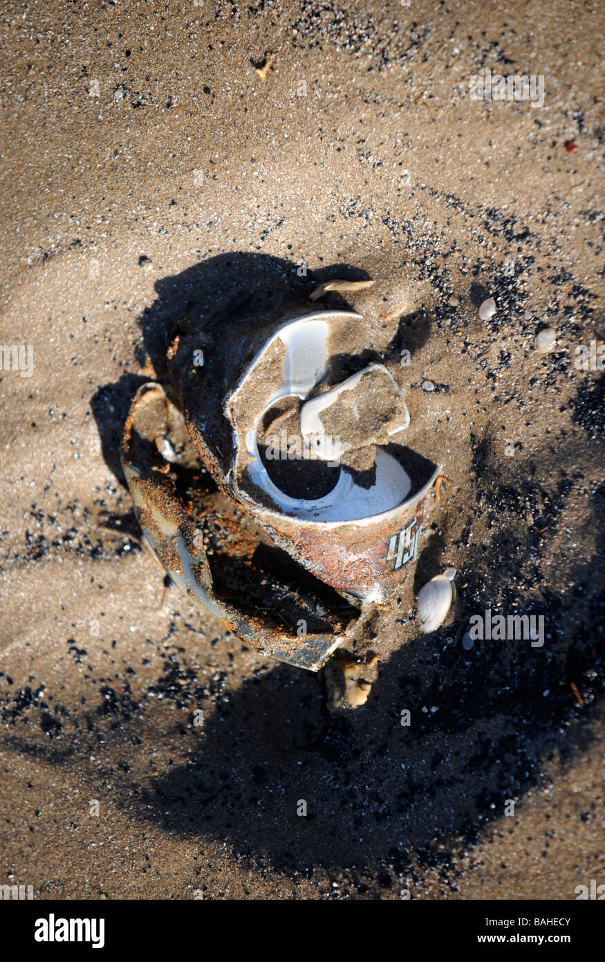 THROWN AWAY DRINKS CAN IN SAND ON A UK BEACH Stock Photo