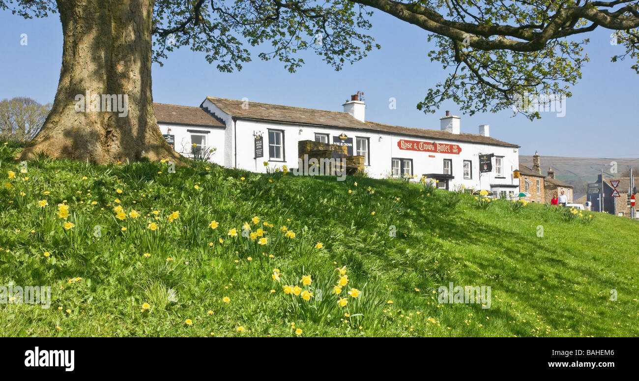 The 'Rose and Crown' Inn at Bainbridge in Wensleydale, North Yorkshire, UK Stock Photo