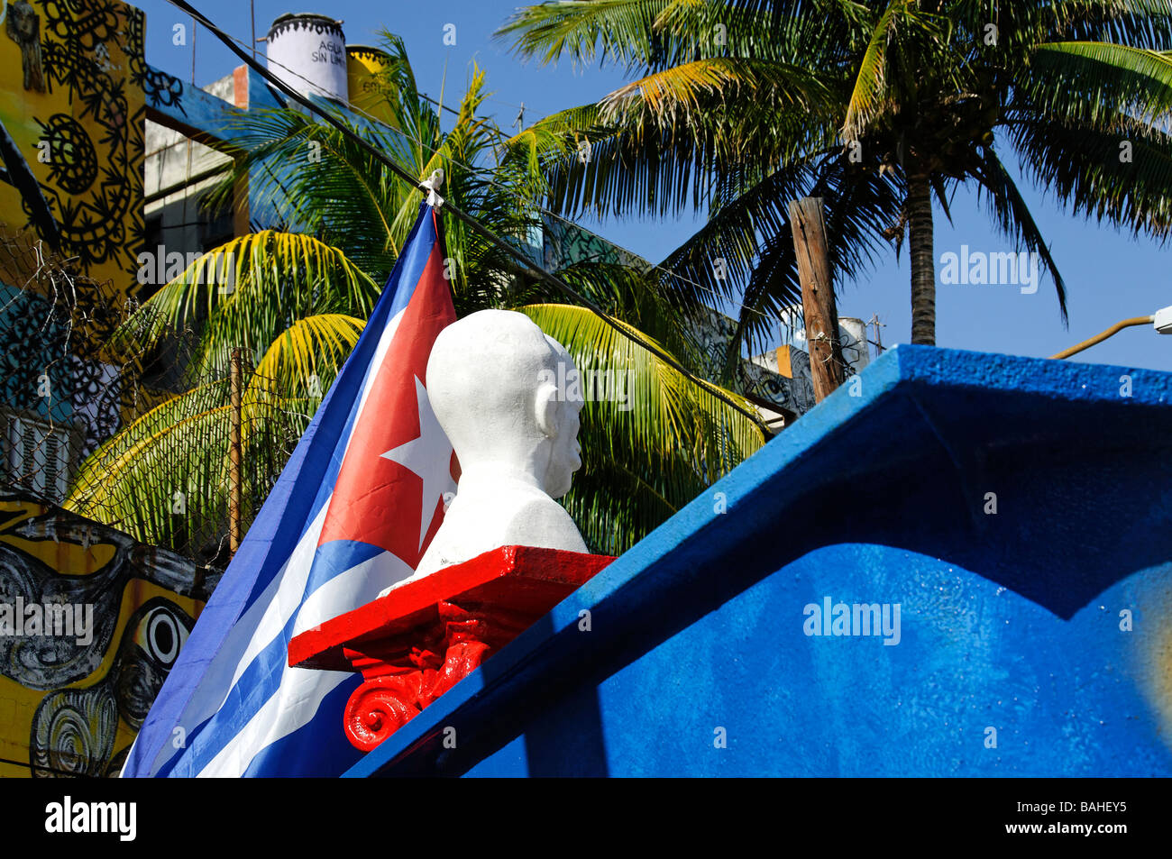 Cuban flag & bust, Callejon De Hamel Stock Photo