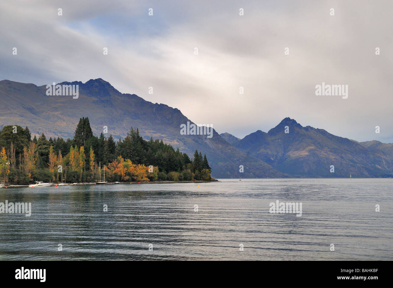 The shores of Lake Wakatipu in Queenstown, New Zealand Stock Photo - Alamy