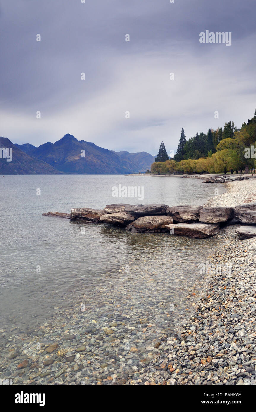 The shores of Lake Wakatipu in Queenstown, New Zealand Stock Photo - Alamy
