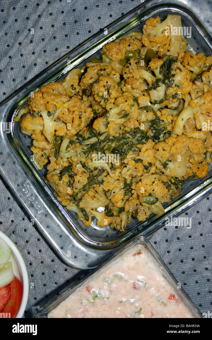 An Indian dish consisting of cauliflower and spinach Stock Photo - Alamy