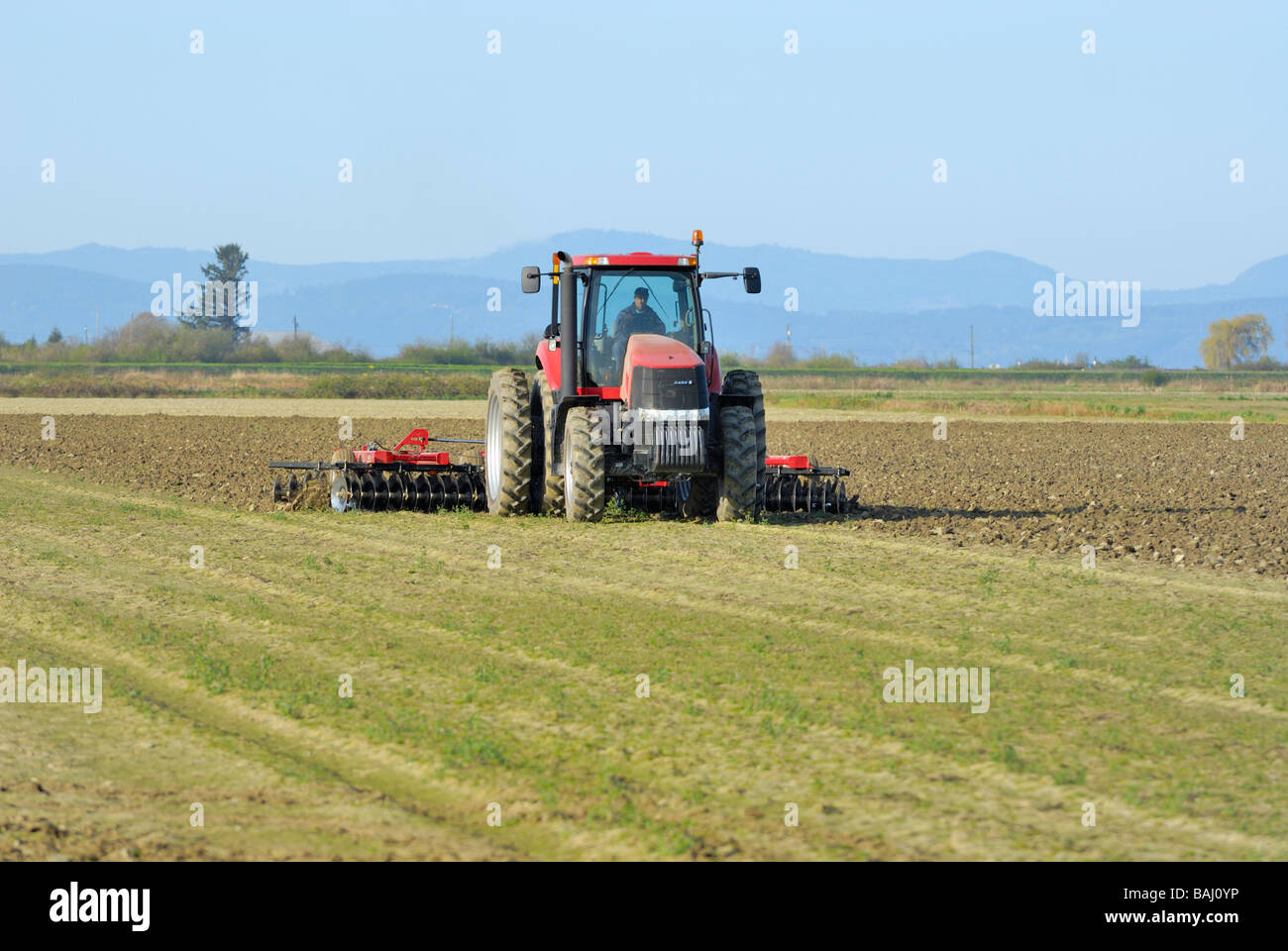 Farmer Disk Ripping a field, preparing it for planting Stock Photo - Alamy