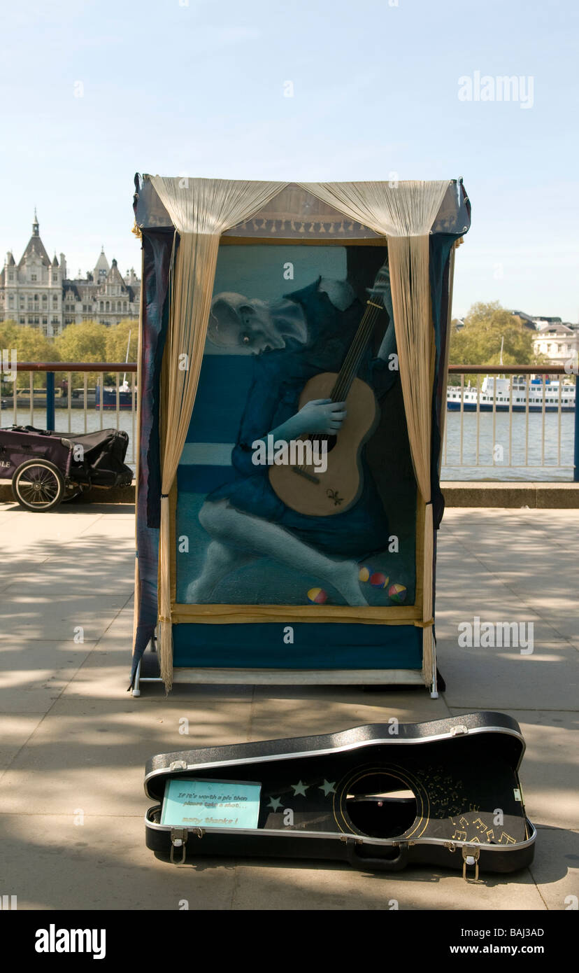 Street performer playing the guitar, on Southbank, in London Stock Photo